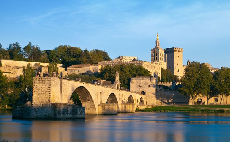 Avignon ⇆ Nimes